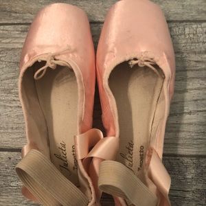 Ballet Pointe Shoes